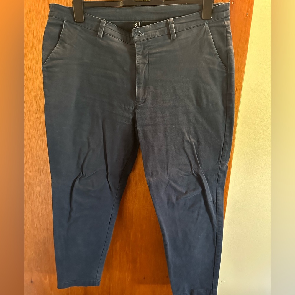 Peau de Loup founders suit pants in Navy.